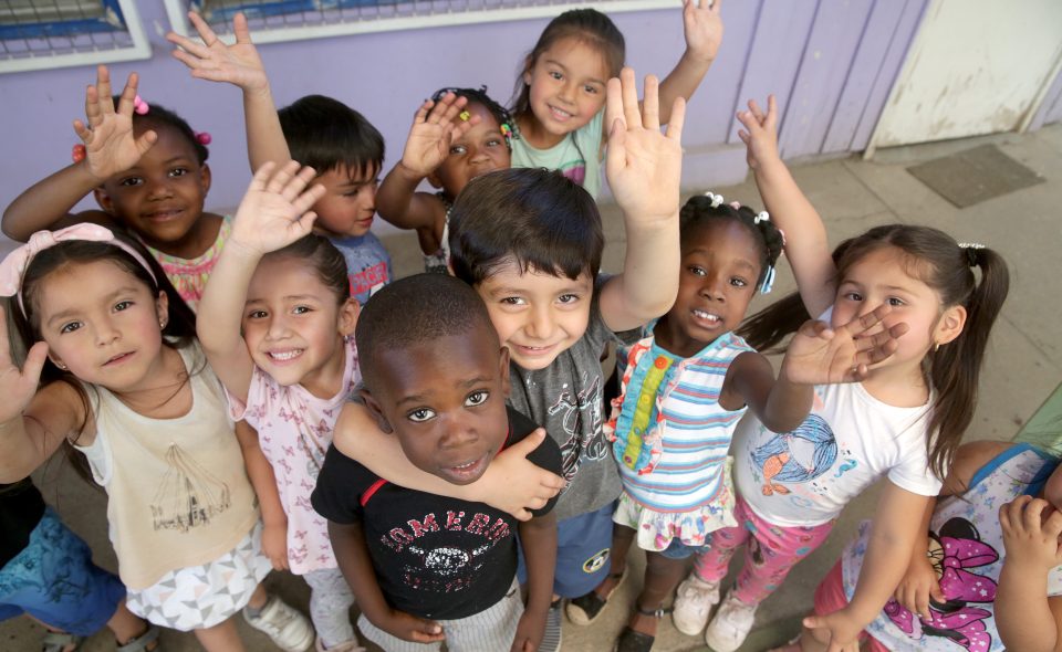 Renovación piso comedor infantil