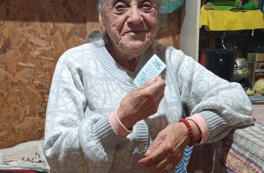 Celular para María Faúndez