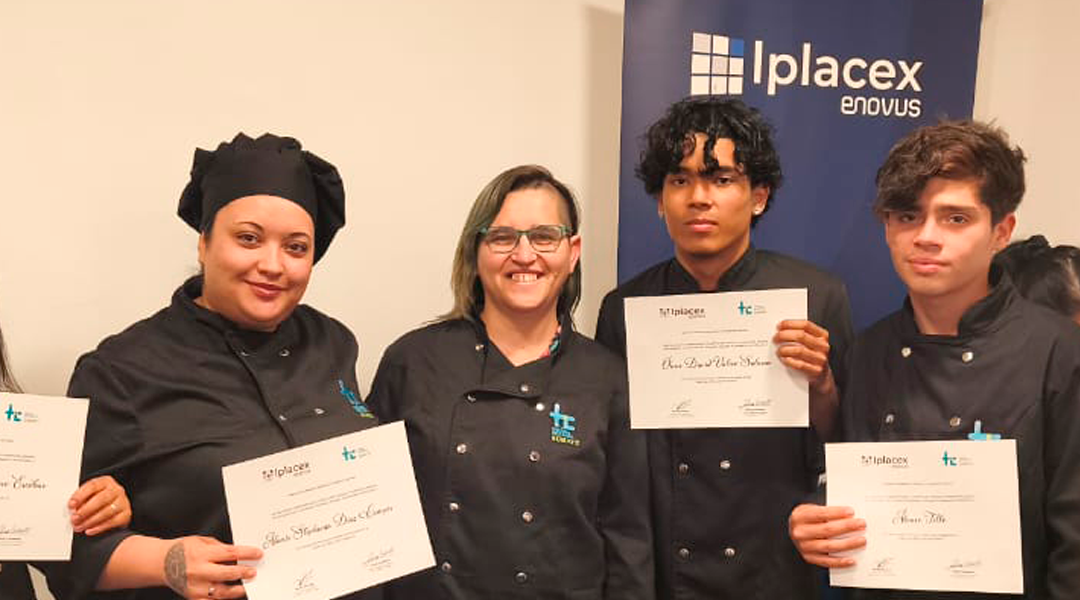 Súmate e IPLACEX: Acreditan a 31 estudiantes en Panadería y Banquetería