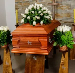 https://www.hogardecristo.cl/wp-content/uploads/2024/01/funeraria-1-300x291.webp