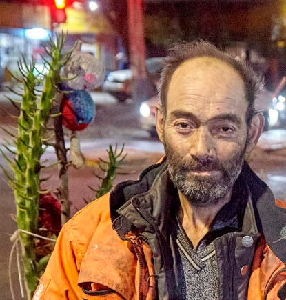 ¿Qué hacer si ves a una persona en situación de calle en riesgo?