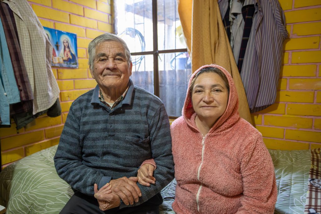 Es duro: las personas mayores pobres viven en promedio 10 años menos.