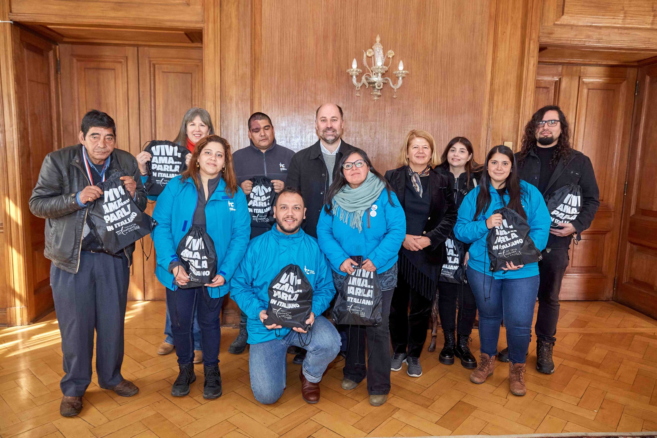 Ganadores del segundo Torneo Boccias del Hogar de Cristo visitaron la Embajada de Italia en Santiago