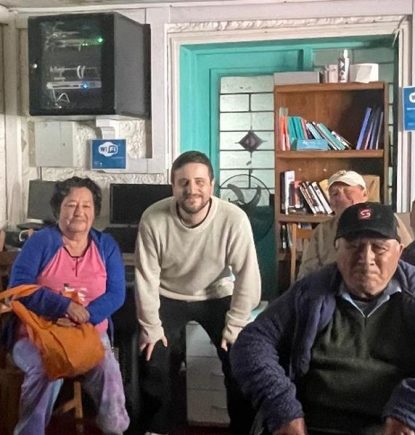 El Agente Topo:  Risas, lágrimas y confesiones en Hogar de Cristo