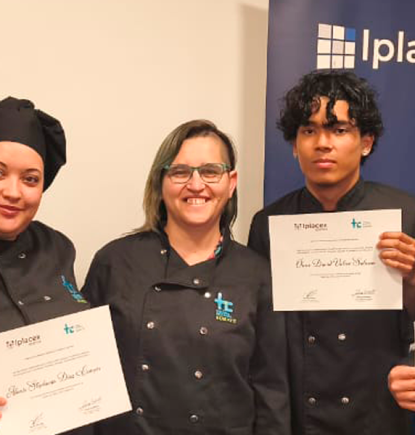 Súmate e IPLACEX: Acreditan a 31 estudiantes en Panadería y Banquetería
