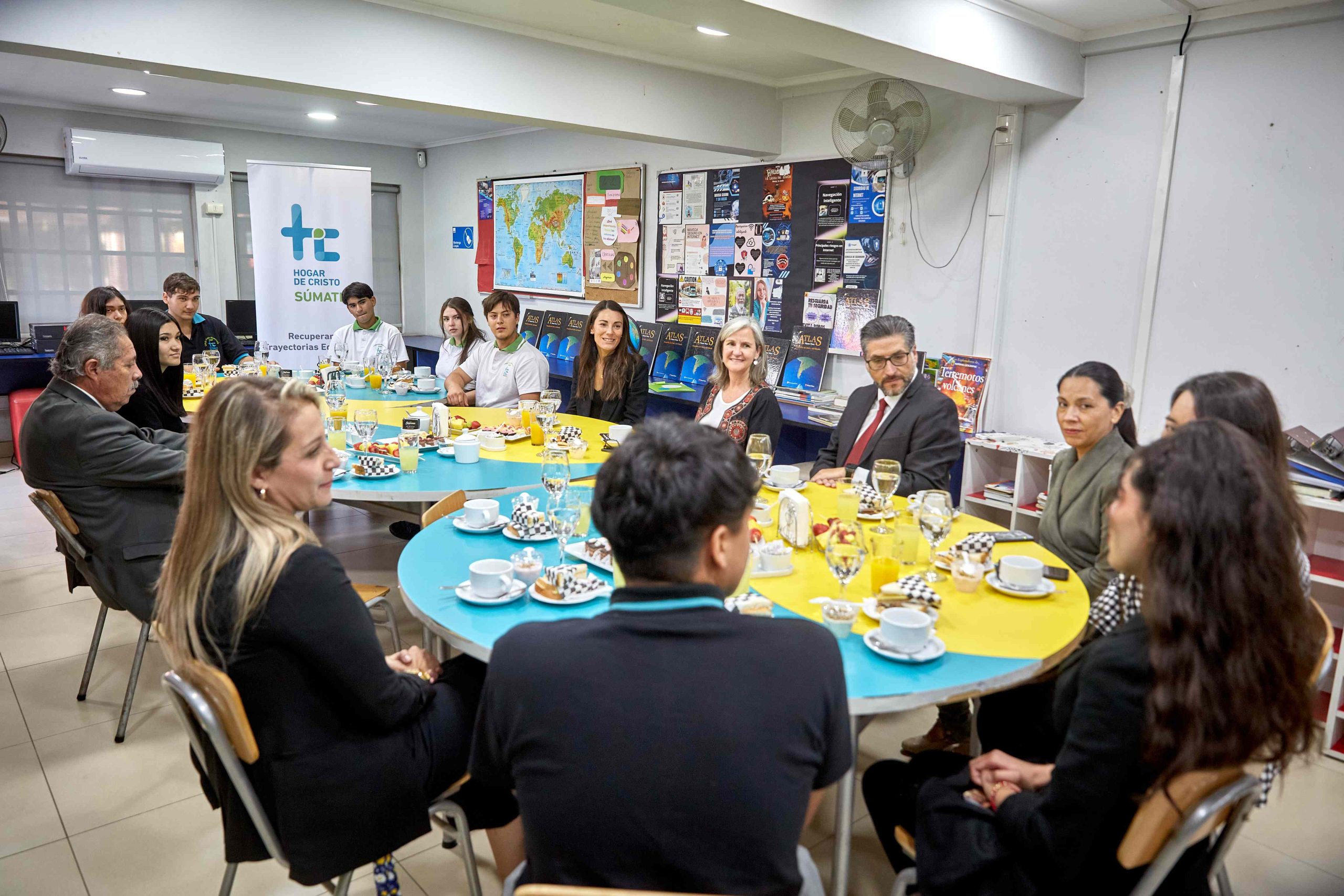 Las escuelas de reingreso, o los colegios 2x1, de Fundación Súmate abre sus puertas a cientos de jóvenes cada año. 