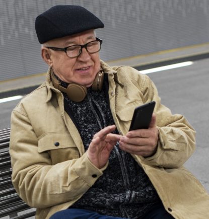 Inclusión digital en personas mayores: La apuesta de Conecta Mayor