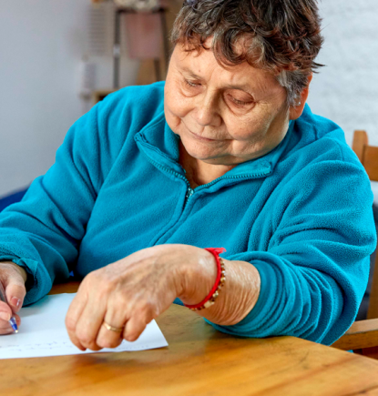 Mayores de 65: ¡A escribir a mano!, se ha dicho