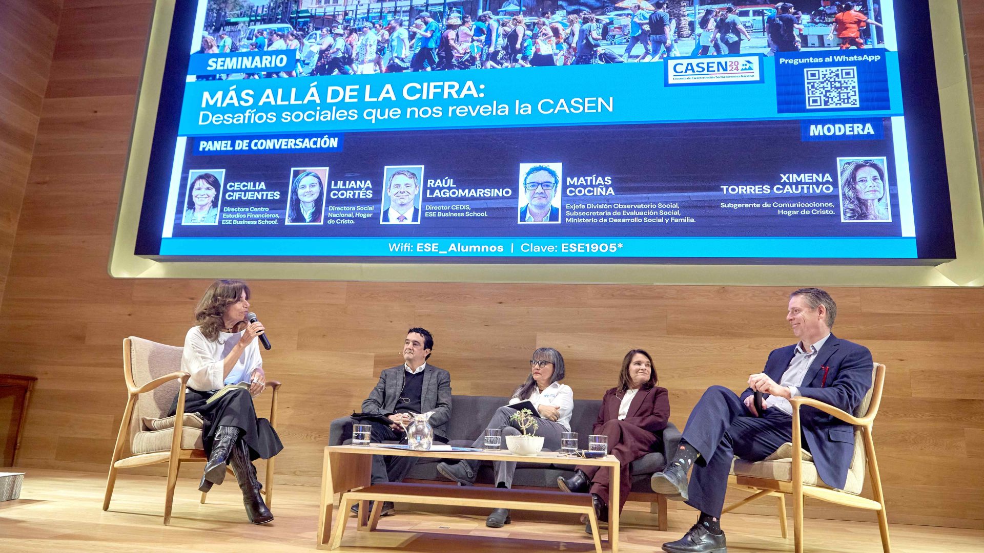 El conversatorio fue moderado por Ximena Torres Caitivo y participaron, además de Cecilia Cifuentes y Liliana Cortés, Raúl Lagomarsino y Matías Cociña. 
AGENCIA BLACKOUT