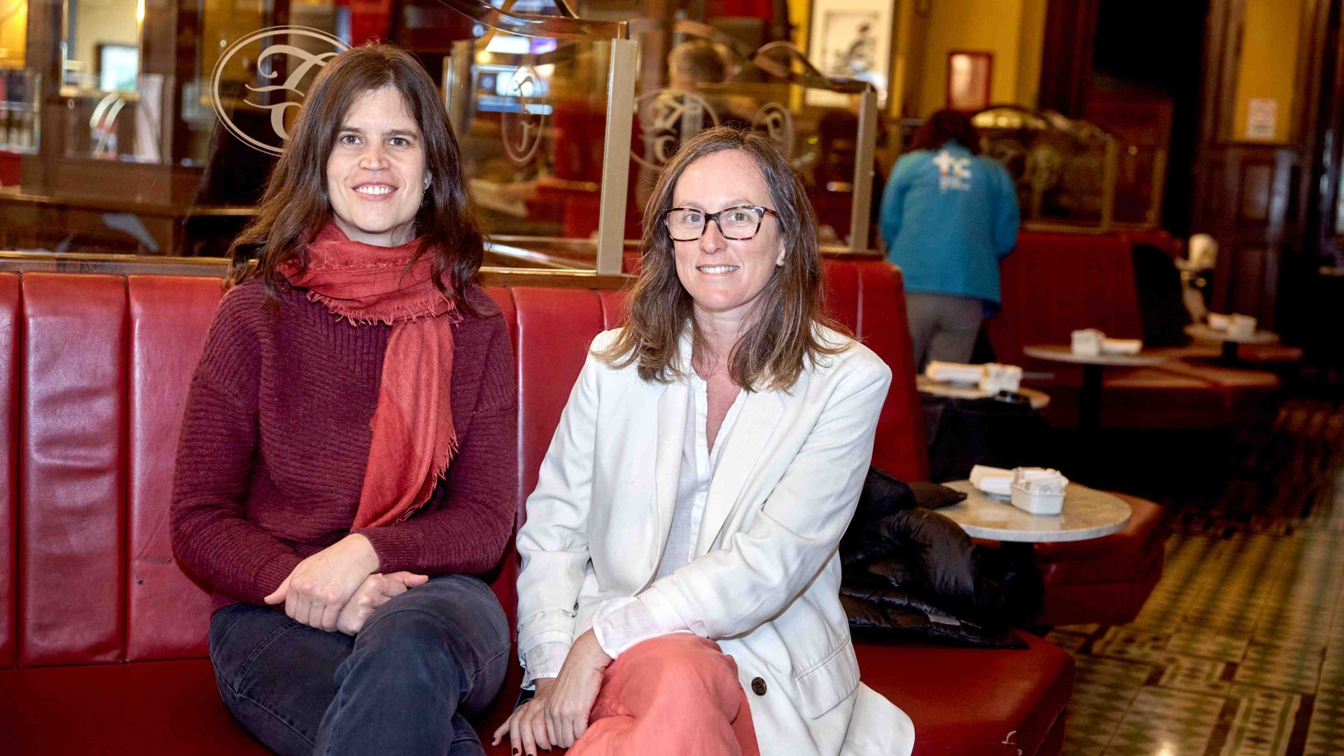 Isidora Larráin, Directora Ejecutiva de Fundación Fibra, y Camila Salas, Coordinadora del área Social de la Compañía de Jesús. 
AGENCIA BLACKOUT