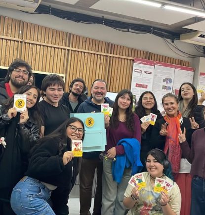 “Reunidos”: El juego de mesa que unió a UNAB y Hogar de Cristo