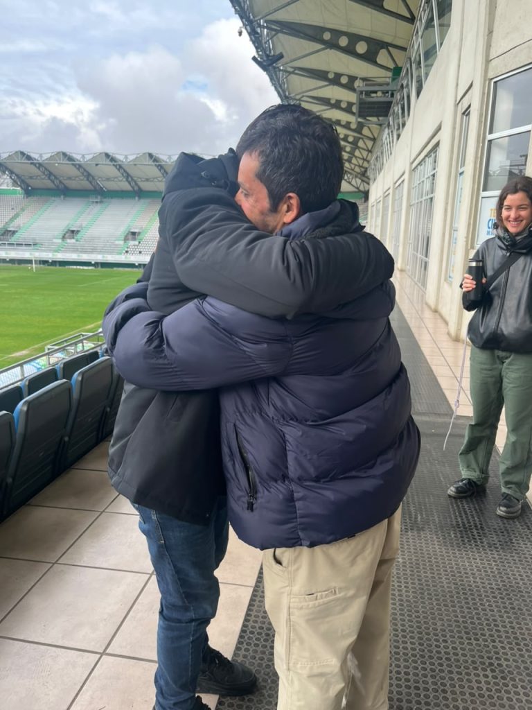 Después de una tarde compartiendo sus historias y conversando sobre los desafíos que les ha tocado enfrentar, Sergio y Marcelo Salas dejaron de ser dos desconocidos. Hoy los une algo más que ese encuentro: una amistad.