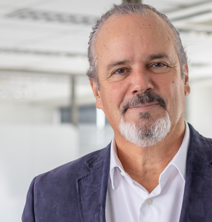 José Miguel Benavente: «El pituto habla de la desconfianza que nos tenemos»